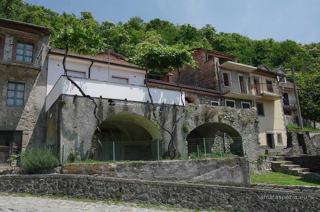 Guinadi · All'inizio del paese