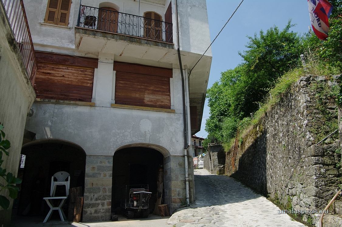 Guinadi · In paese