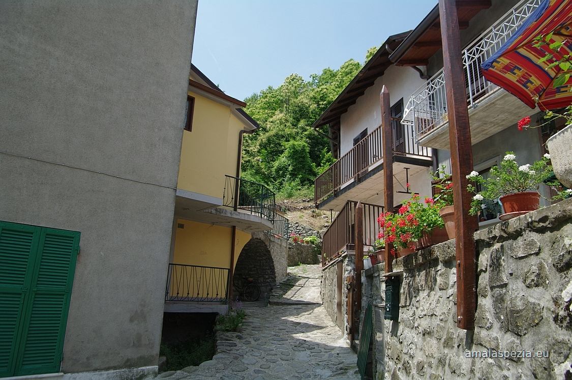 Guinadi · In paese