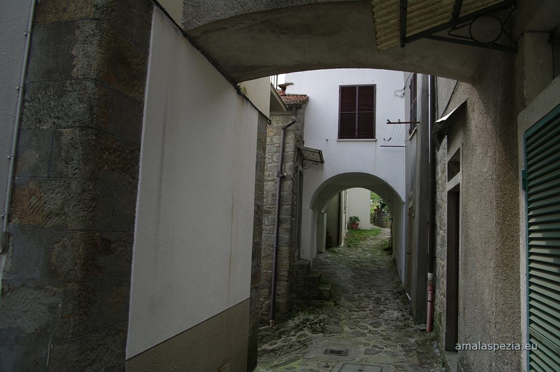 Guinadi · In paese