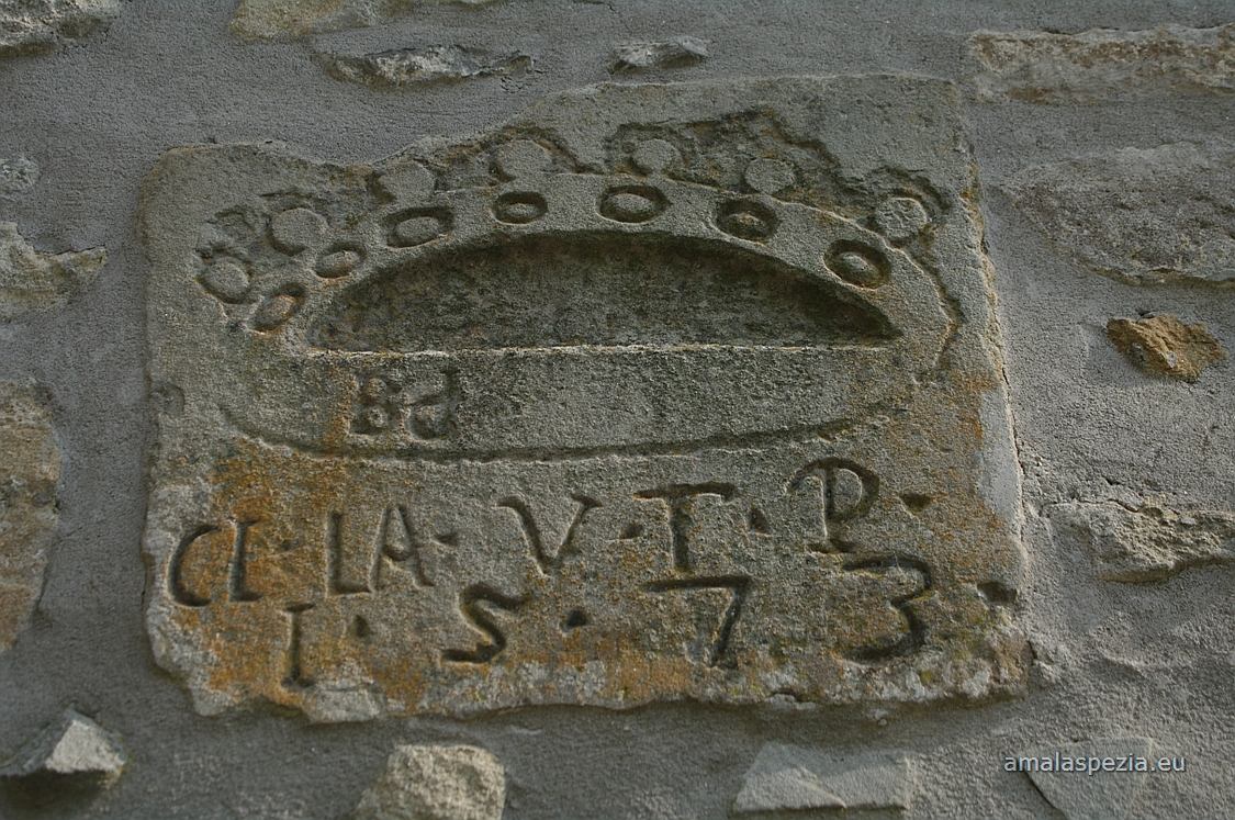 Guinadi · Particolare sul muro della vecchia casa