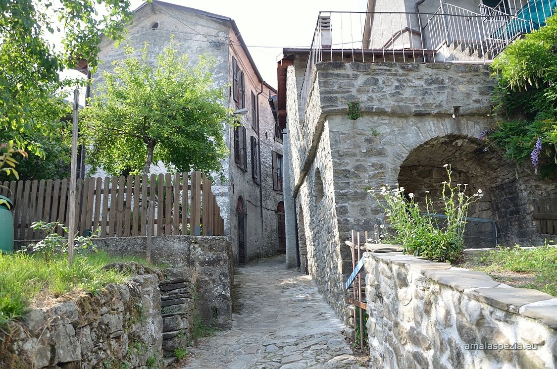 Guinadi · In paese