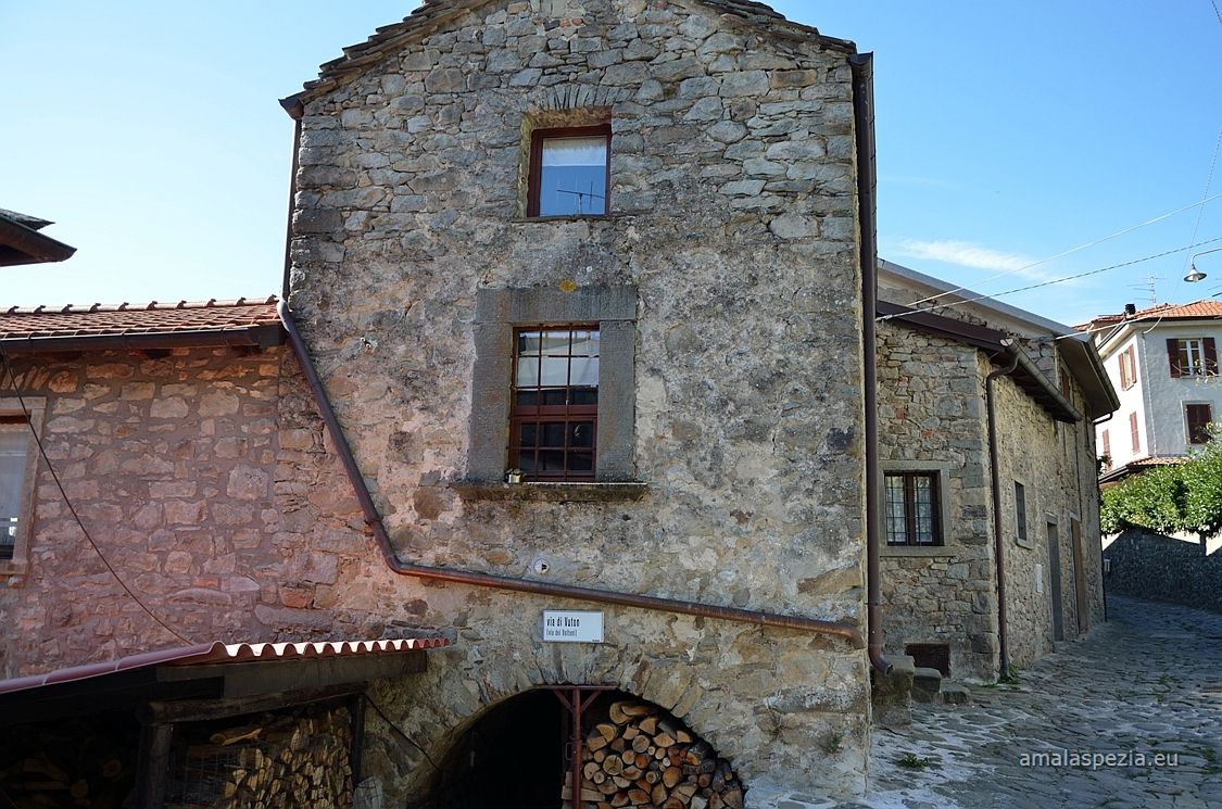 Guinadi · In paese