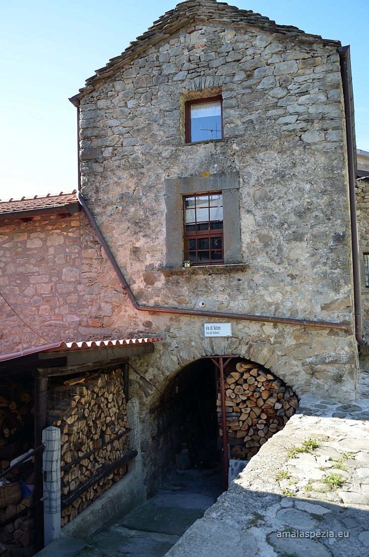 Guinadi · In paese
