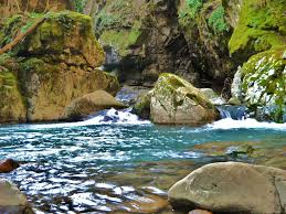 Rochers et eau du fiume