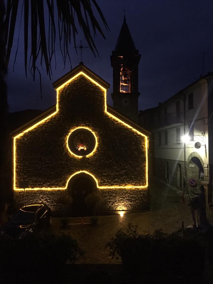Église de Guinadi illuminée