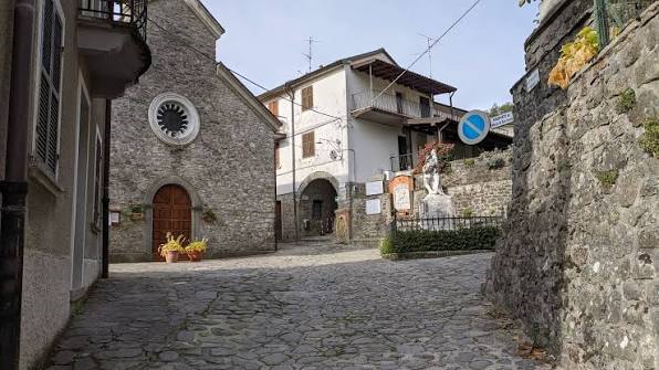 Église et place de Guinadi