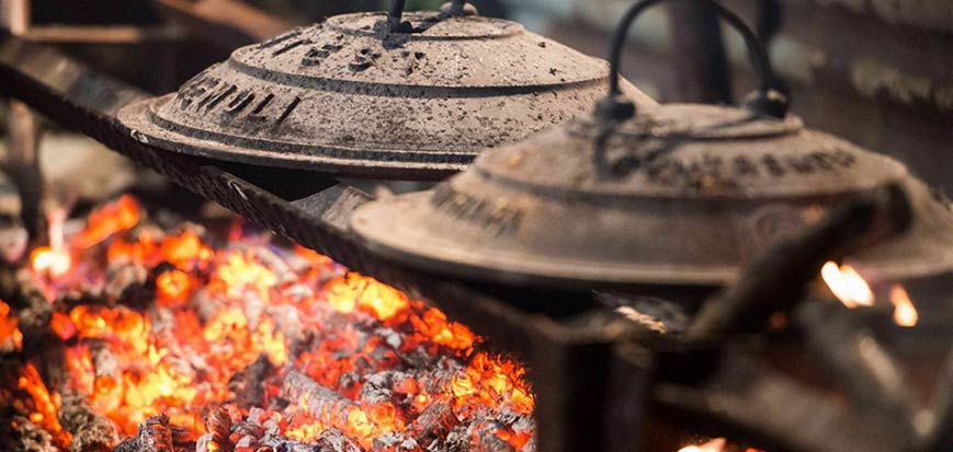 Cuisson dans les testi à Guinadi