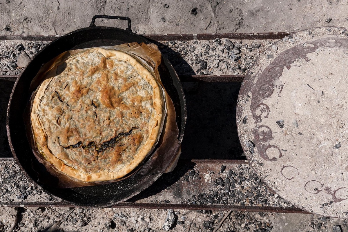 Torta d’erbi della Lunigiana cuite dans les testi